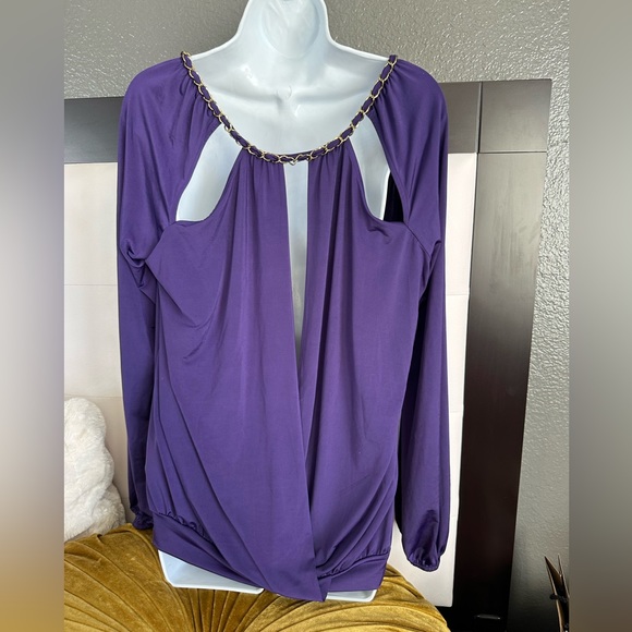 Guess Cut out Top with Gold Chain Accent L - Picture 3 of 12